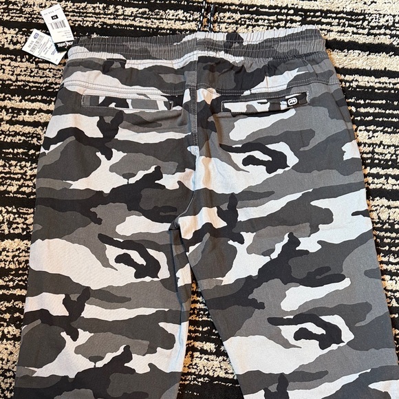 Ecko Unlimited Gray Camouflage Joggers - Picture 6 of 6